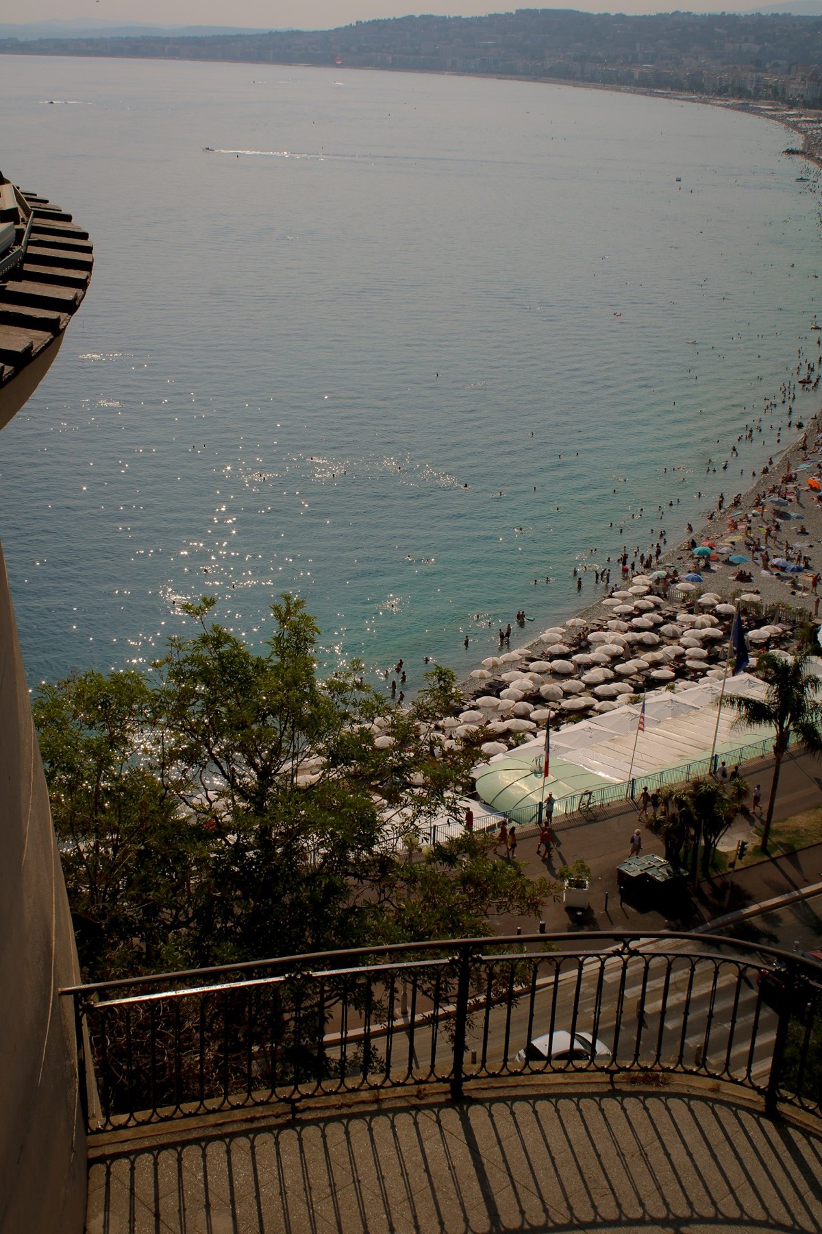 Front de mer et plage de la Croisette à Cannes, lieu emblématique d'un événement sur la Côte d'Azur