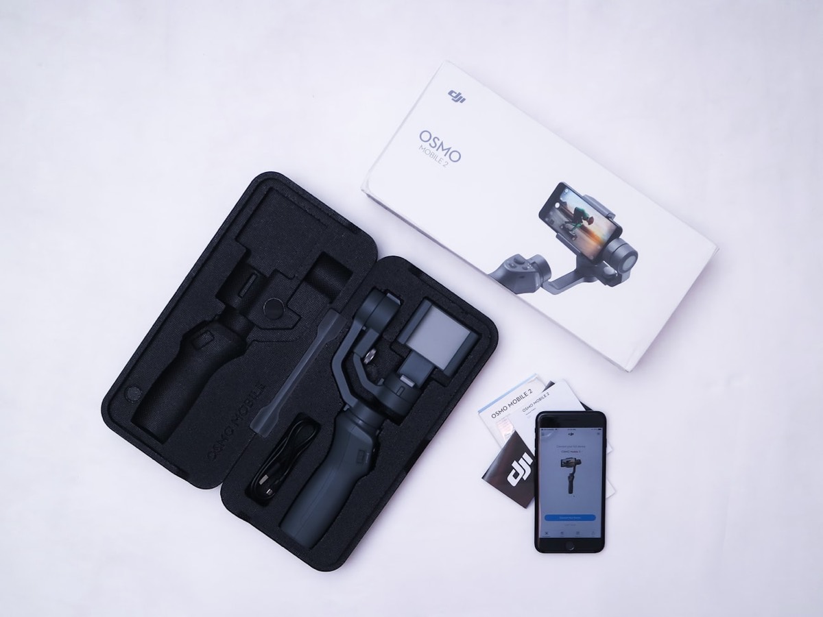 Stabilisateur et smartphone pour la captation mobile, contenu en temps réel d'un voyage presse